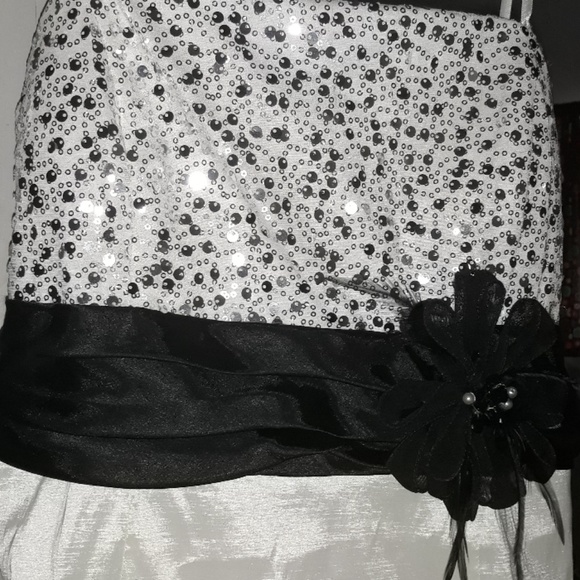 A short City Triangles prom dress with poofy skirt - Picture 2 of 8